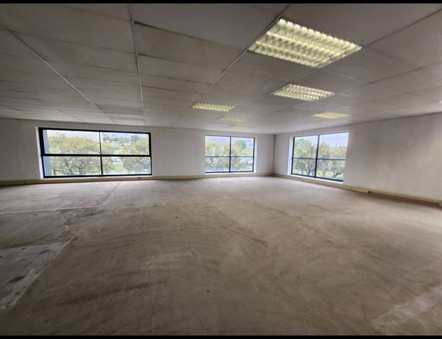 612M² OFFICE TO LET IN HALFWAY GARDENS